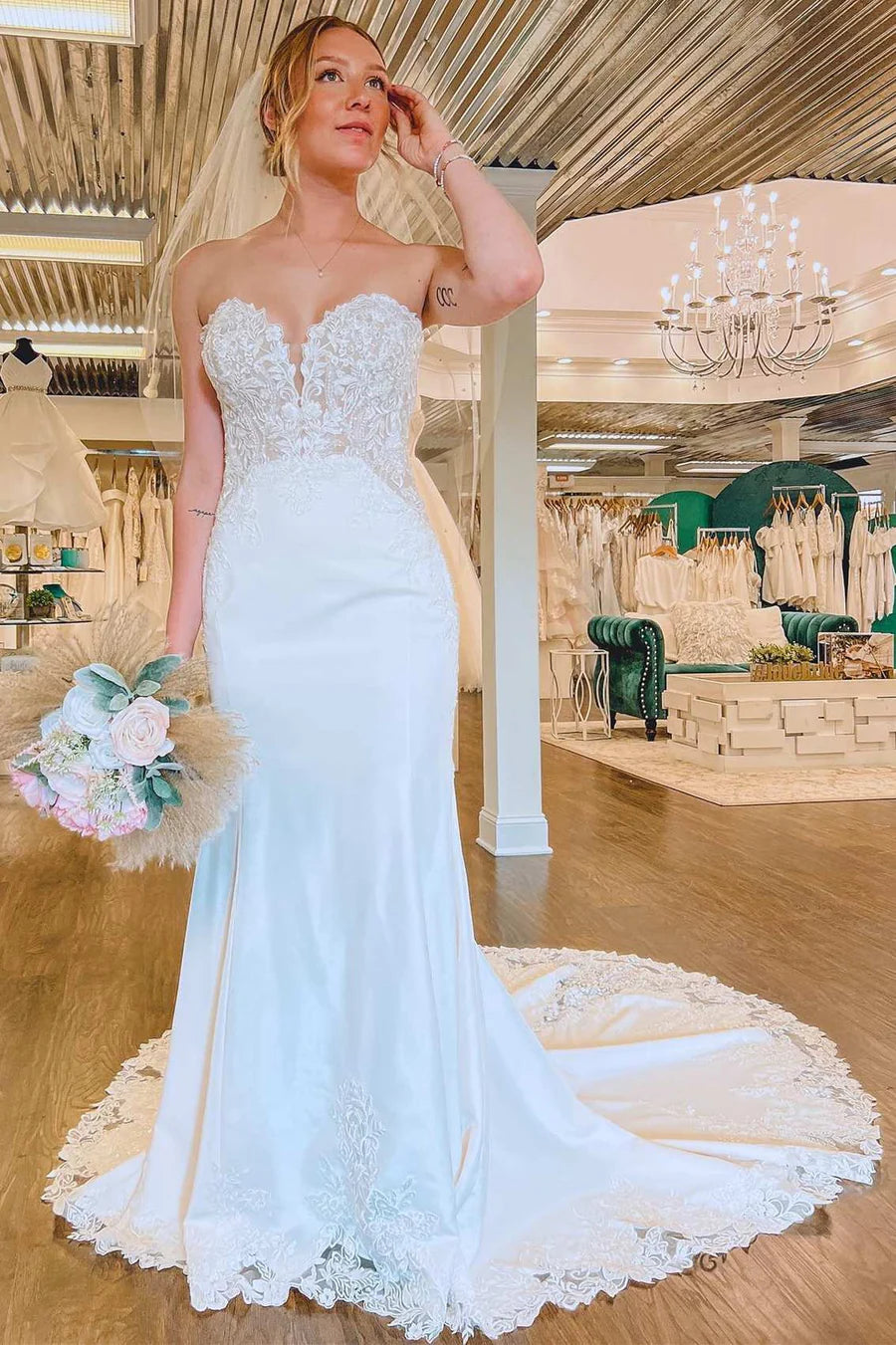 Robe de mariée longue sirène sans bretelles en dentelle